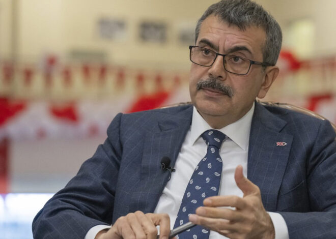 Yusuf Tekin: İcat ettiğin laiklik kavramını bana dayatıyorsun